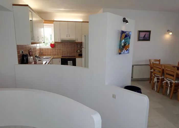 H - Kamari Village * Kastrákion